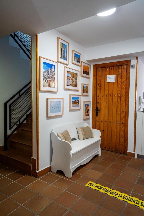Hostal Plaza De Italia Caces エクステリア 写真