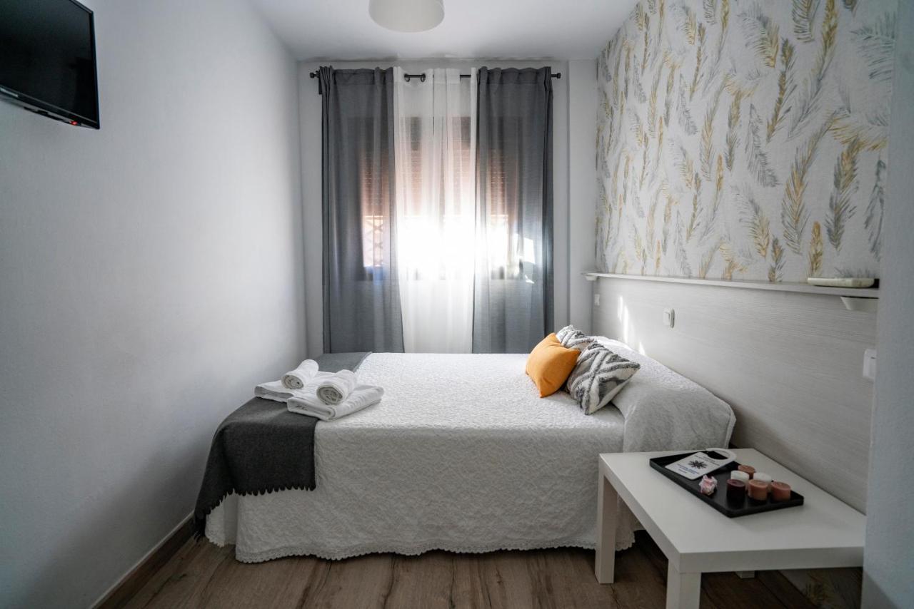 Hostal Plaza De Italia Caces エクステリア 写真
