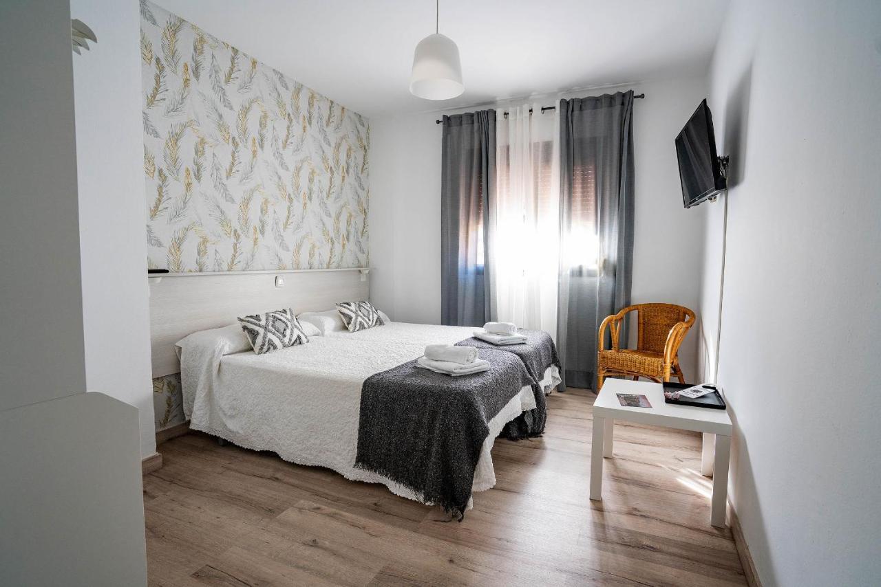 Hostal Plaza De Italia Caces エクステリア 写真