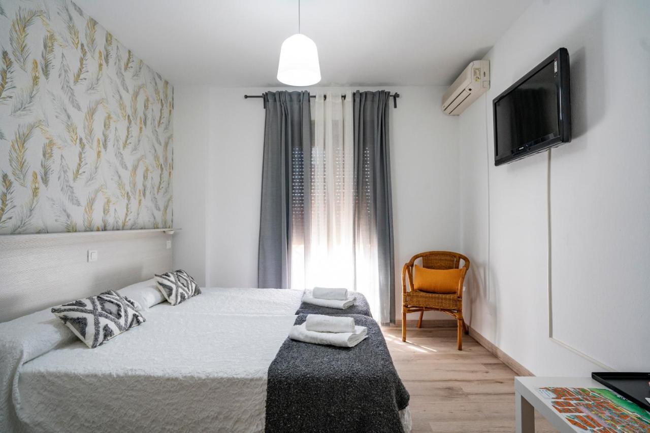Hostal Plaza De Italia Caces エクステリア 写真