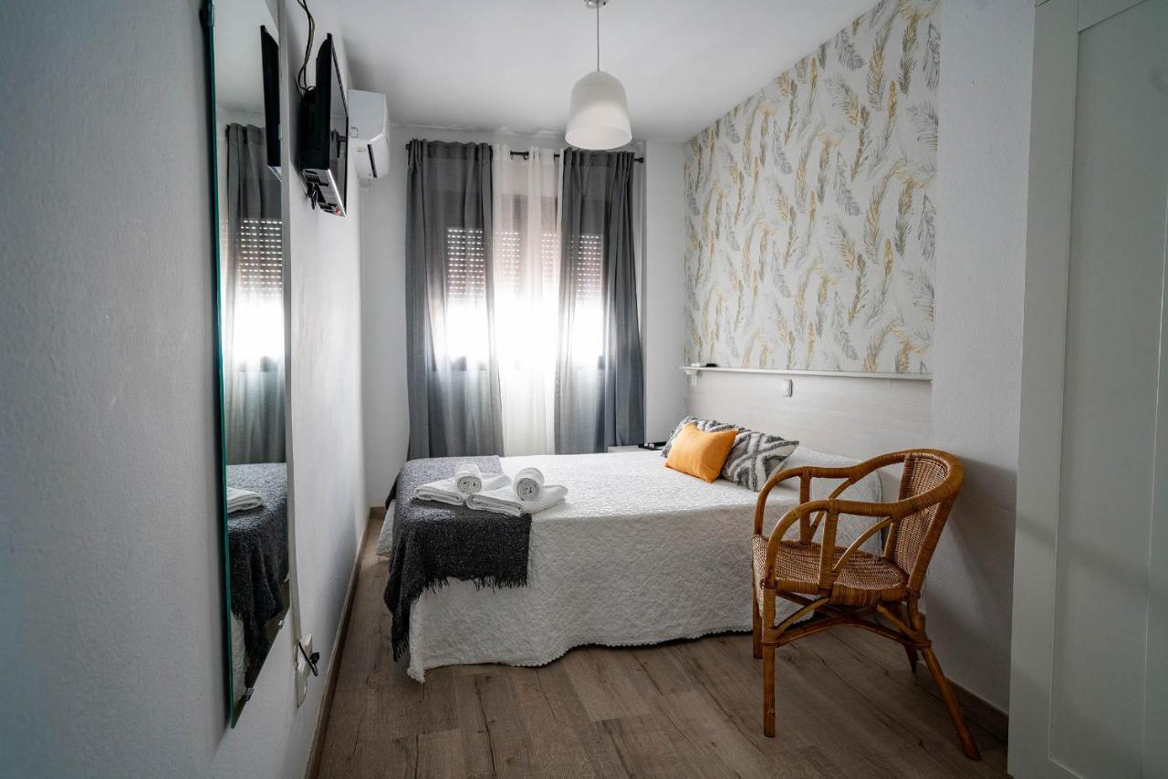 Hostal Plaza De Italia Caces エクステリア 写真