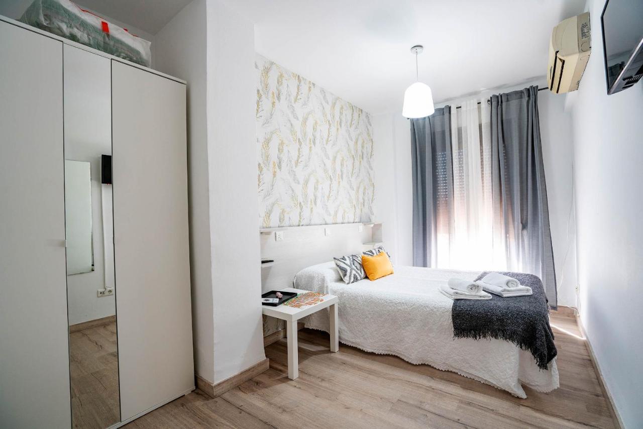 Hostal Plaza De Italia Caces エクステリア 写真