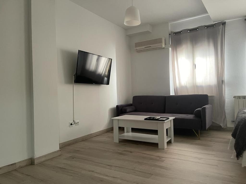 Hostal Plaza De Italia Caces エクステリア 写真