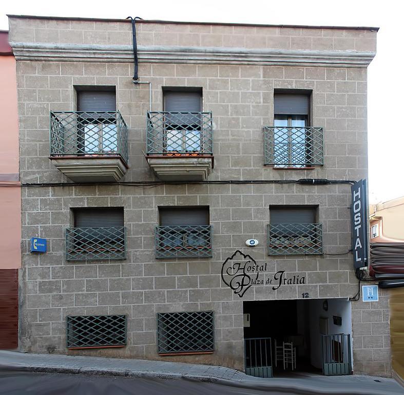 Hostal Plaza De Italia Caces エクステリア 写真
