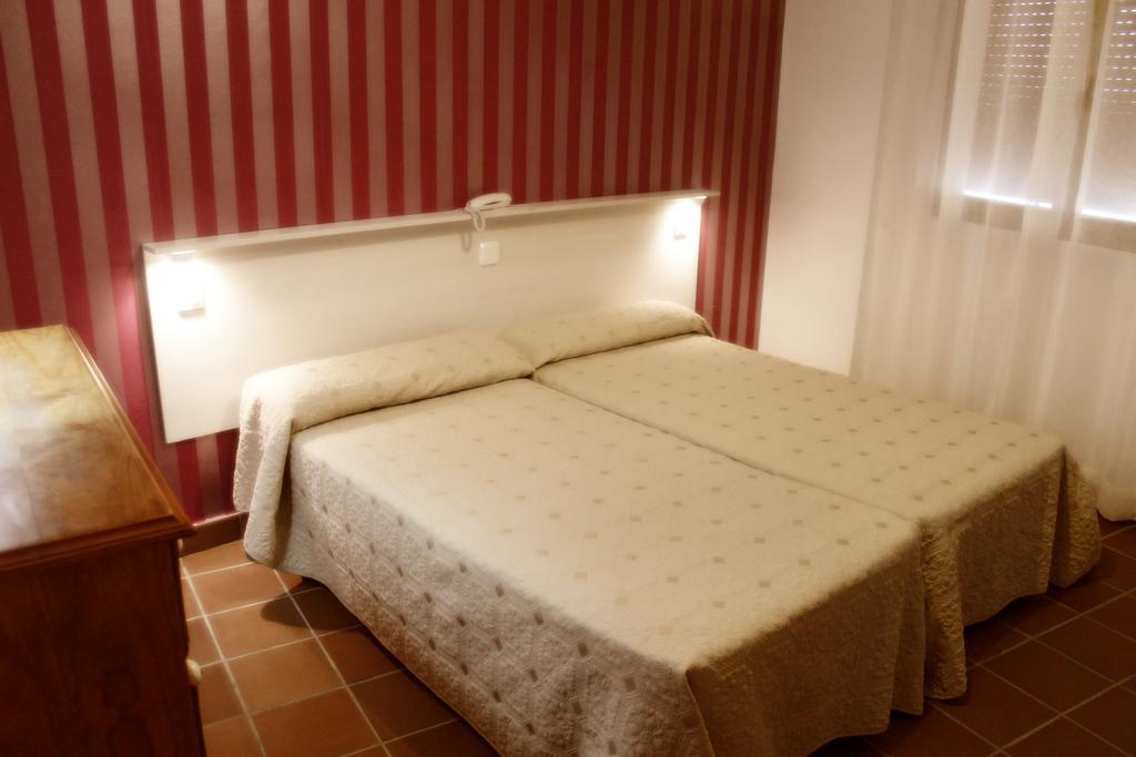 Hostal Plaza De Italia Caces 部屋 写真